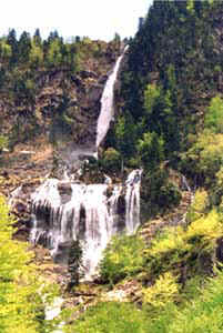 la cascade d'Ars au mois de Juin
